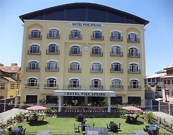 Hotel Pine Spring Wazir Bagh Srīnagar Buitenkant foto