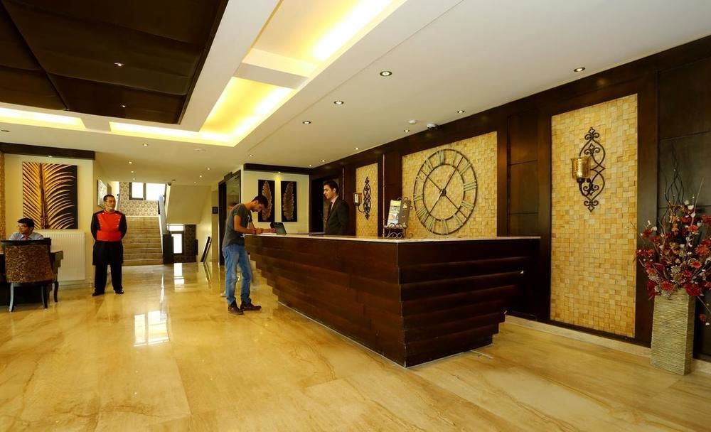 Hotel Pine Spring Wazir Bagh Srīnagar Buitenkant foto