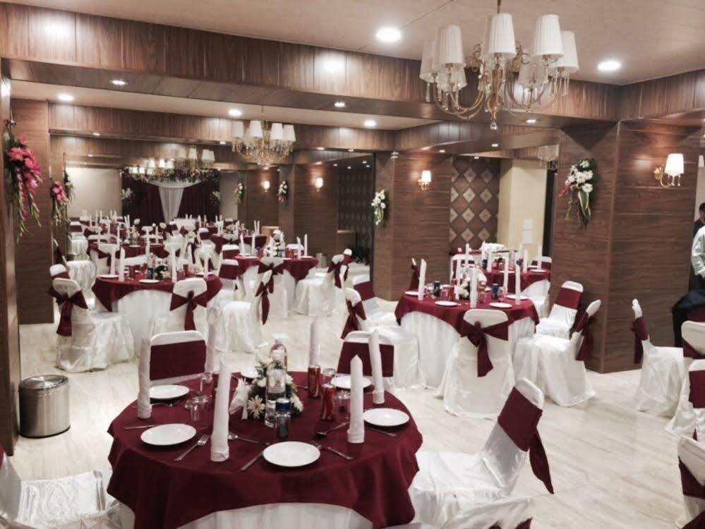 Hotel Pine Spring Wazir Bagh Srīnagar Buitenkant foto