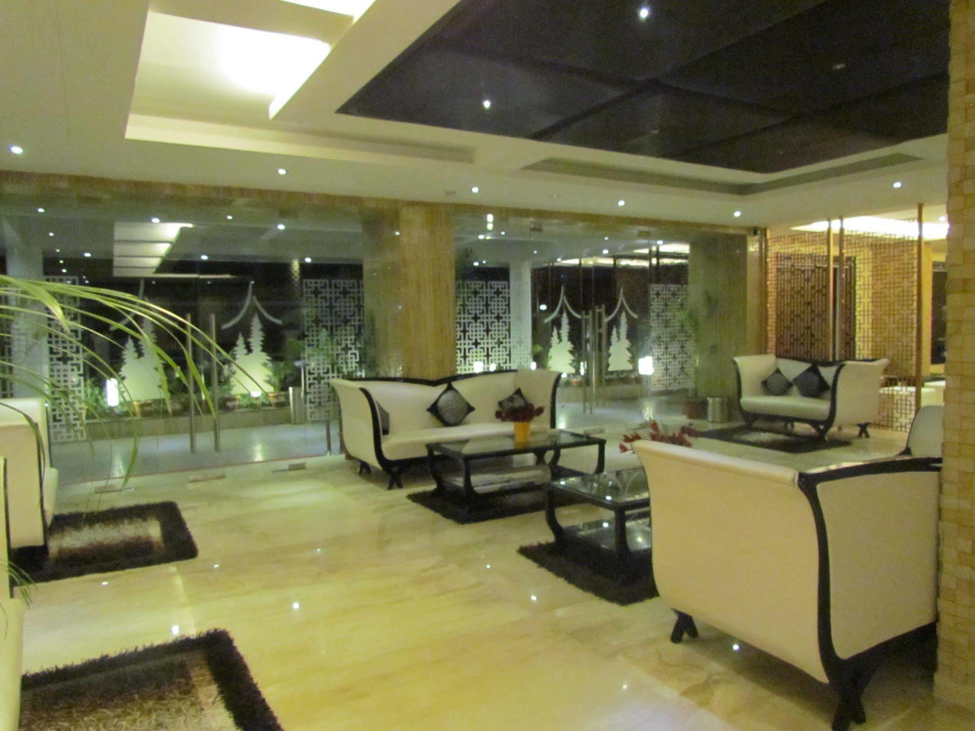 Hotel Pine Spring Wazir Bagh Srīnagar Buitenkant foto