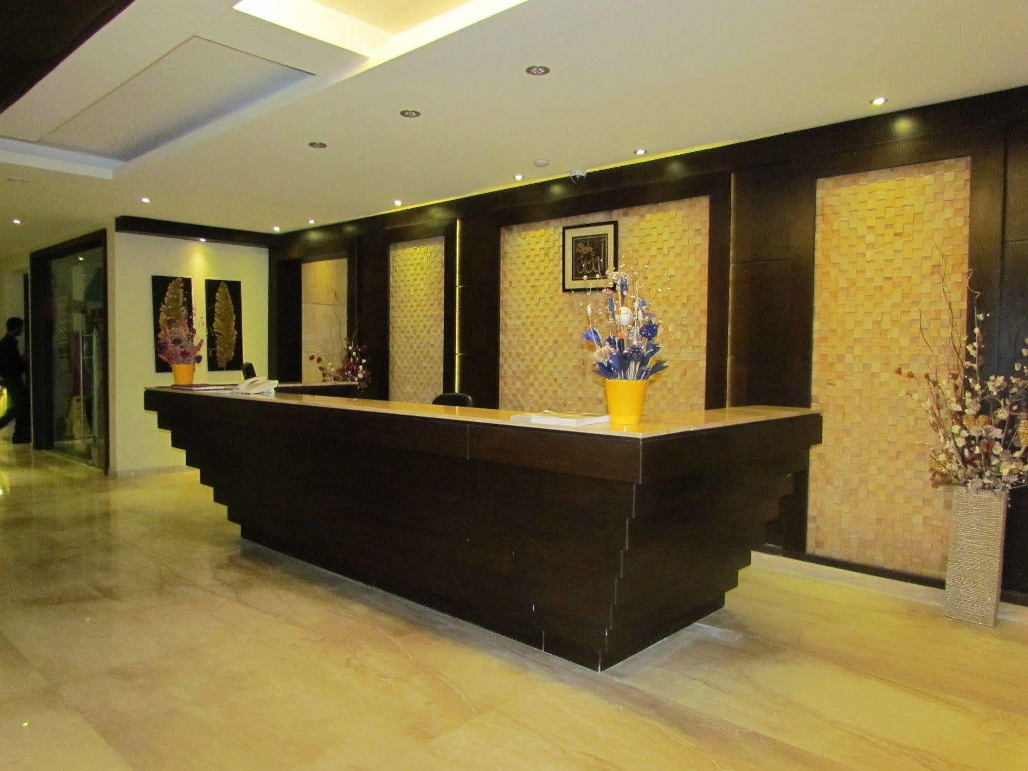 Hotel Pine Spring Wazir Bagh Srīnagar Buitenkant foto