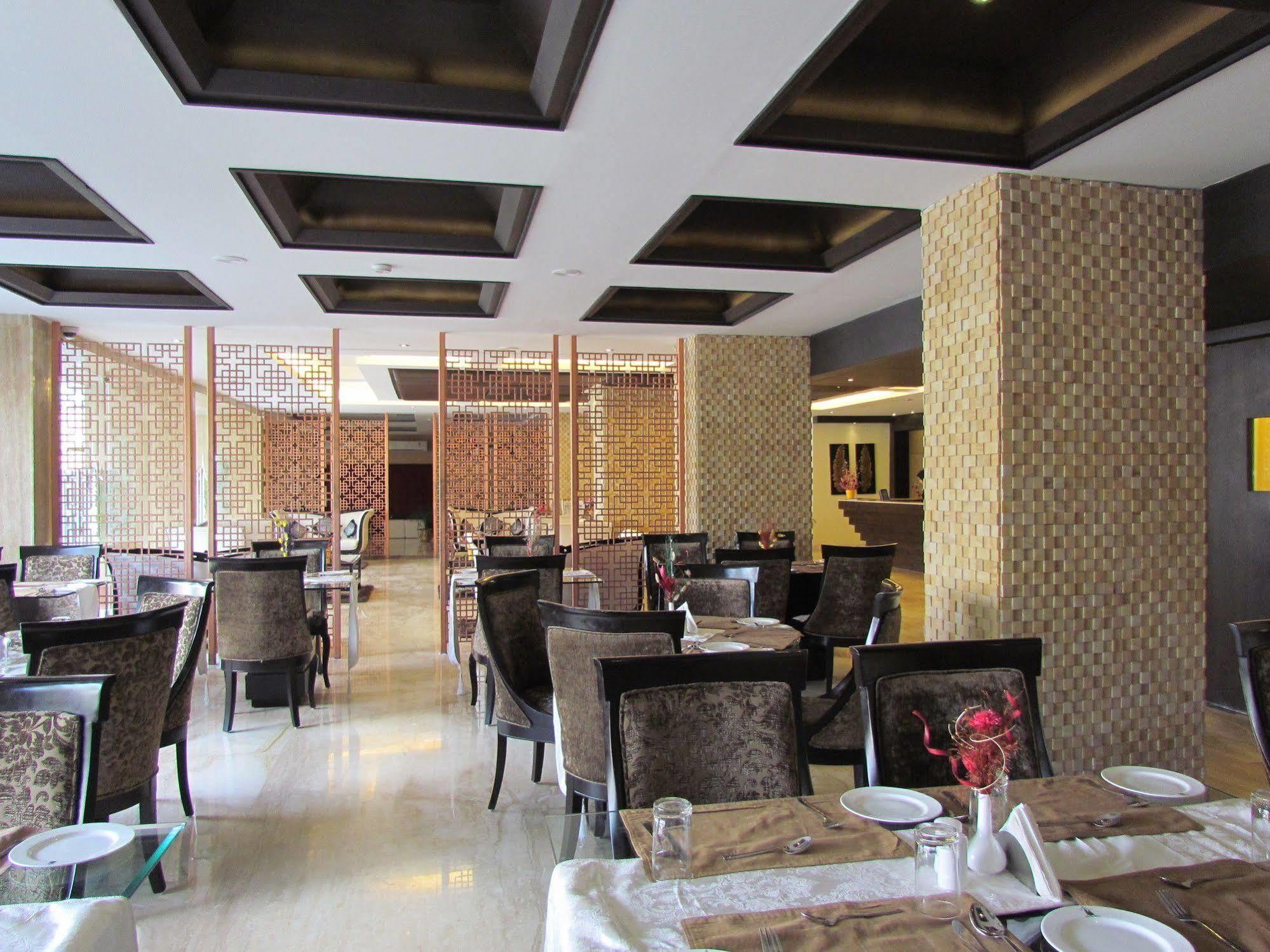 Hotel Pine Spring Wazir Bagh Srīnagar Buitenkant foto
