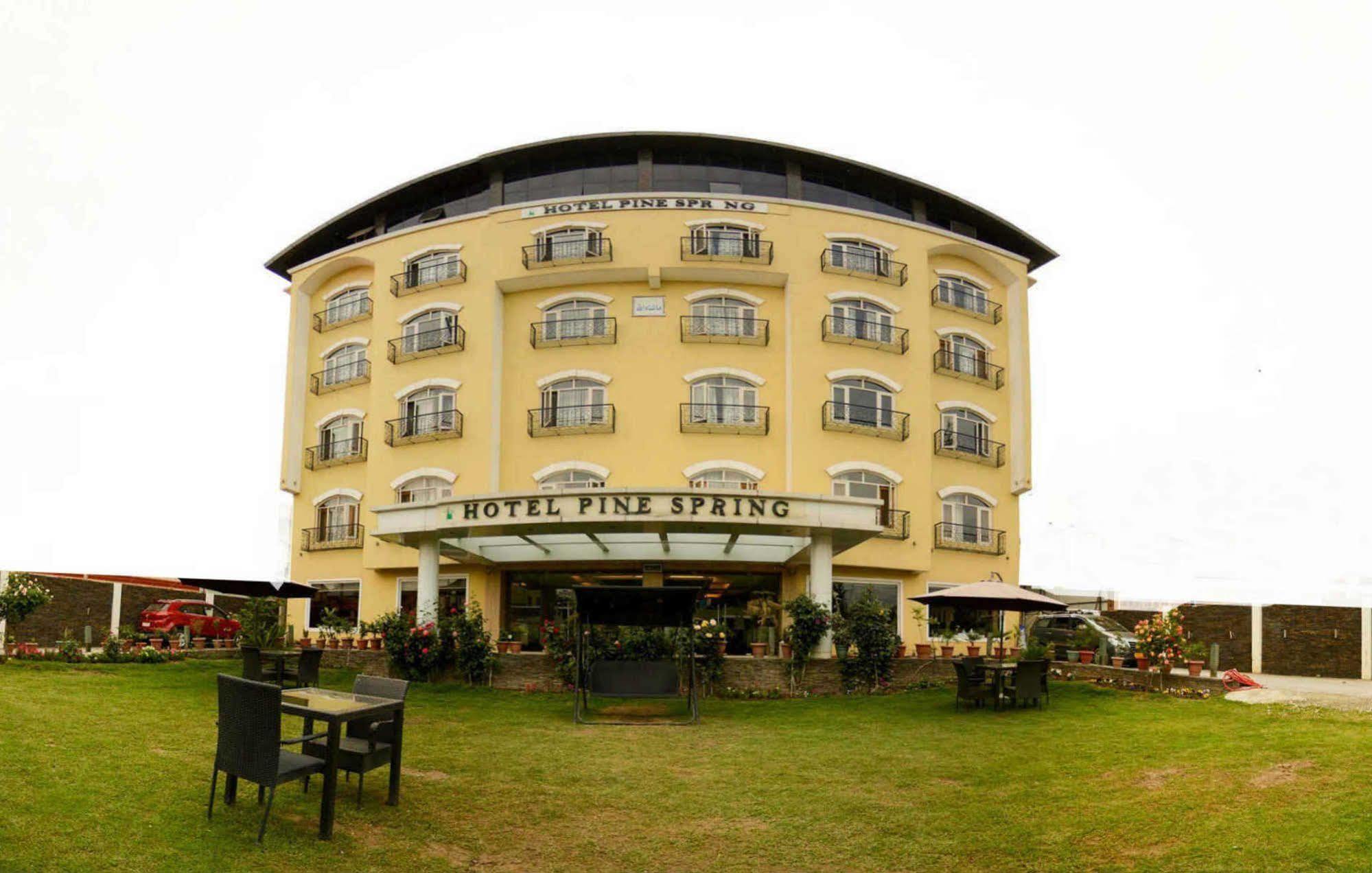 Hotel Pine Spring Wazir Bagh Srīnagar Buitenkant foto