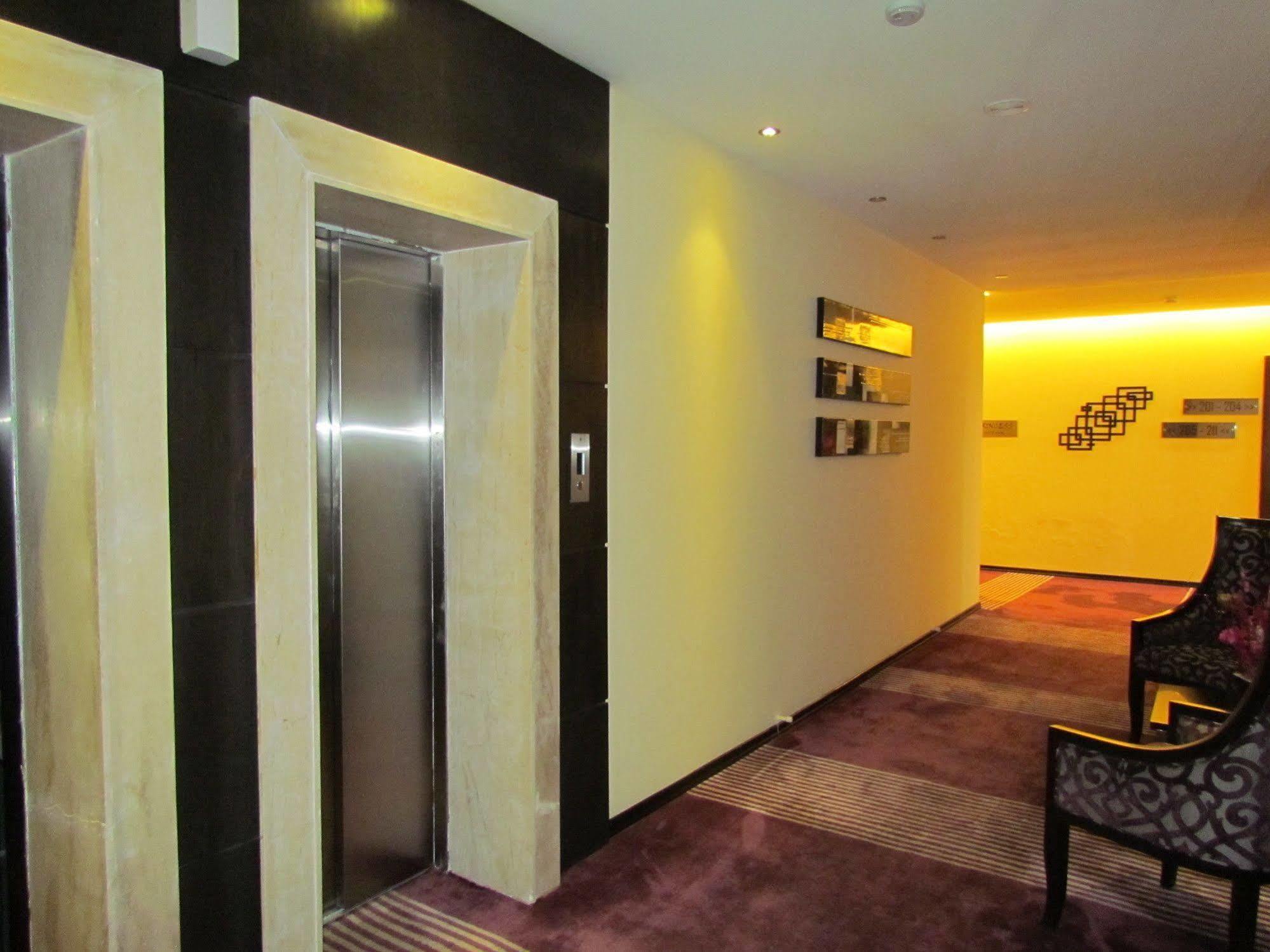Hotel Pine Spring Wazir Bagh Srīnagar Buitenkant foto