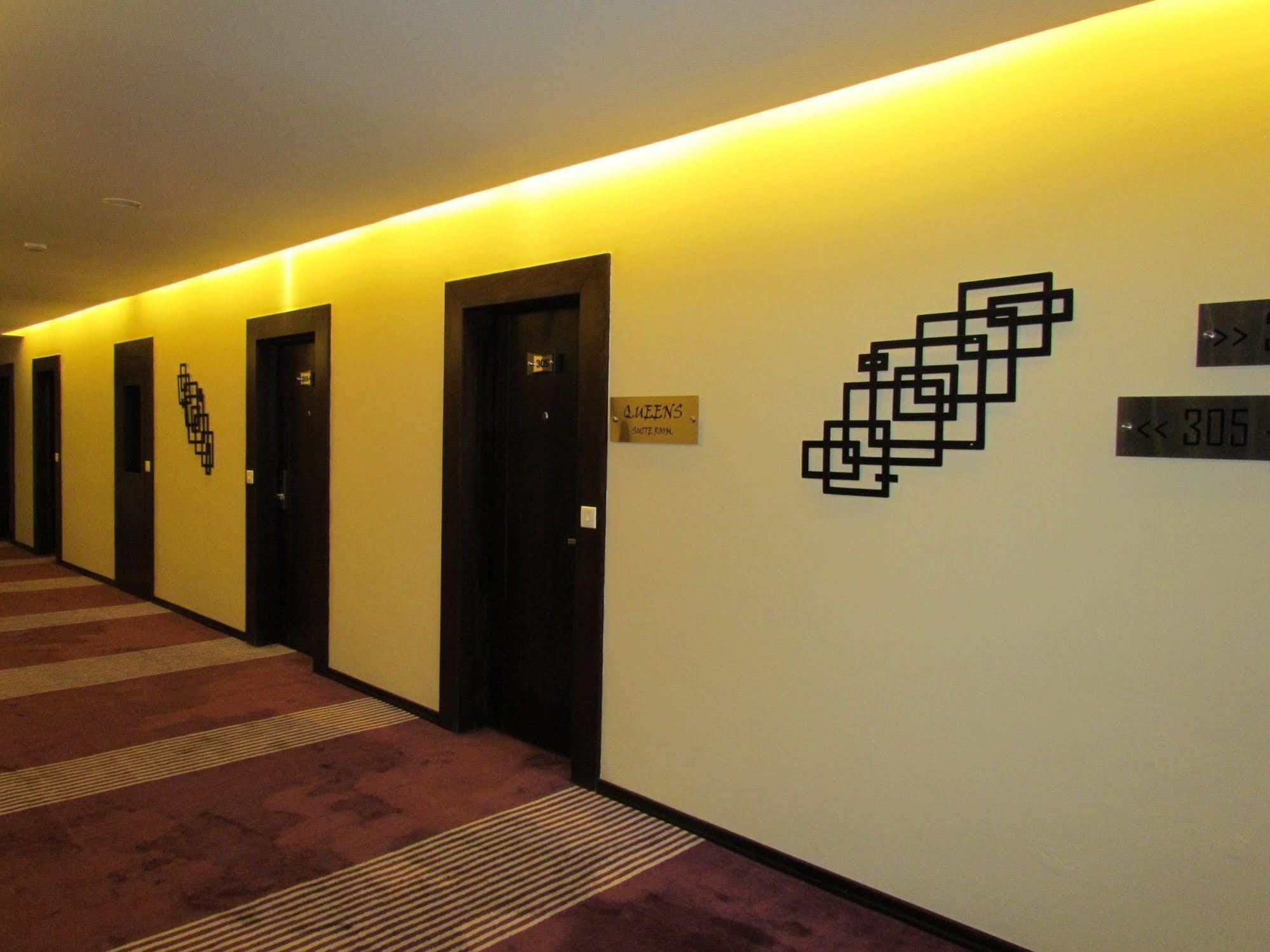 Hotel Pine Spring Wazir Bagh Srīnagar Buitenkant foto