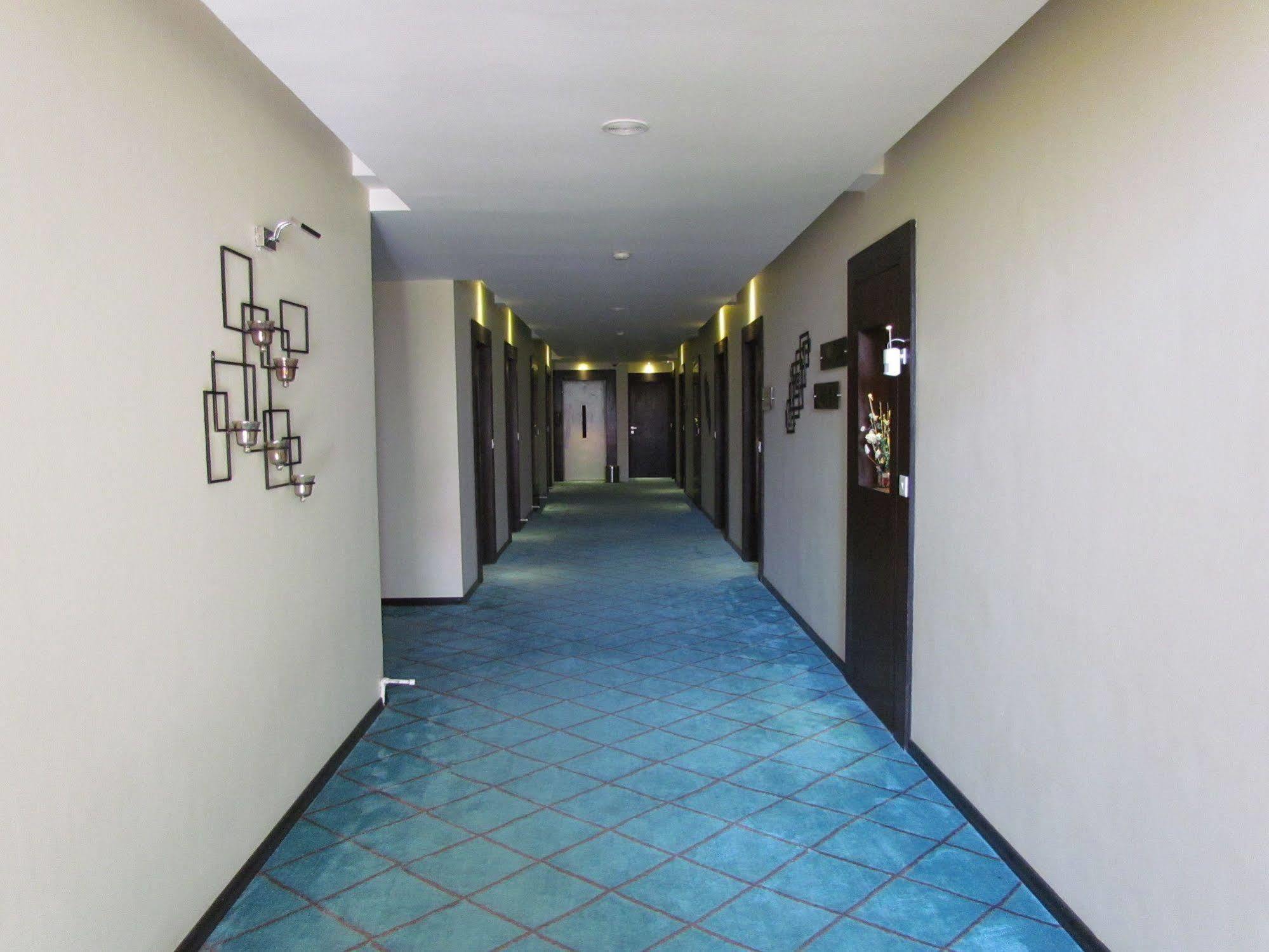 Hotel Pine Spring Wazir Bagh Srīnagar Buitenkant foto
